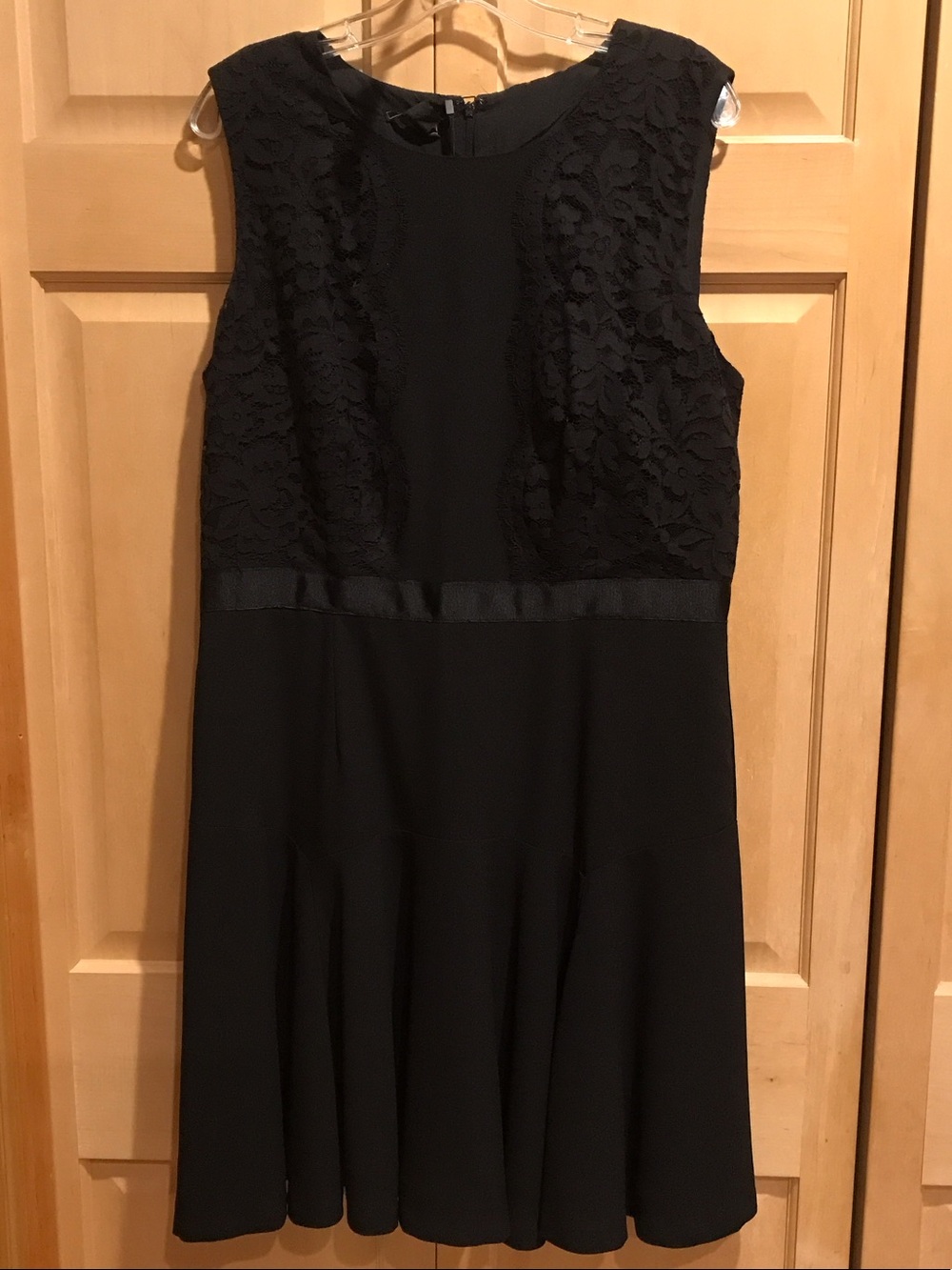 New Metaphor Black Lace Sleeveless Midi Dress